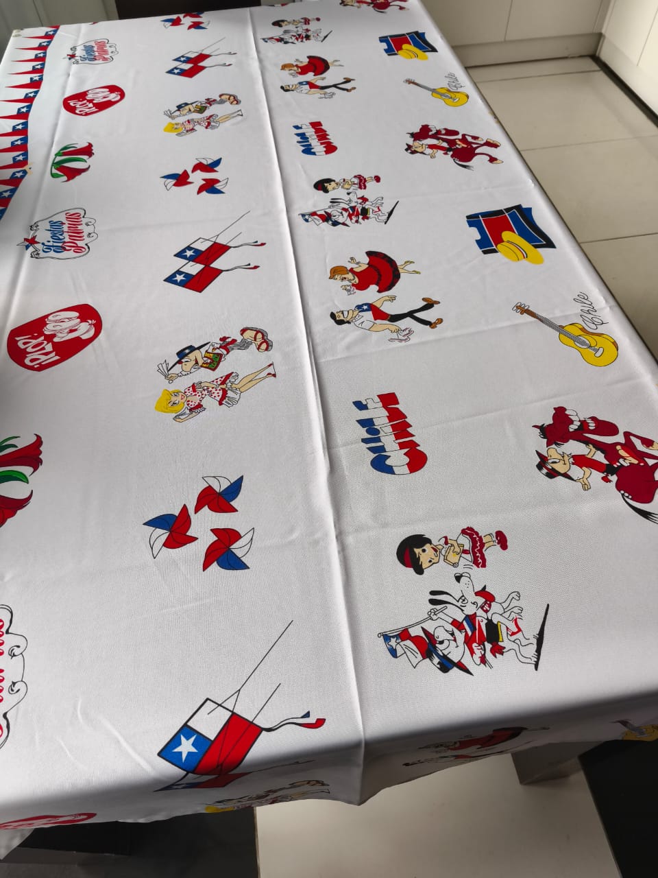 Manteles de Condorito 😉 dale un estilo a tu mesa este 18!! 🦜