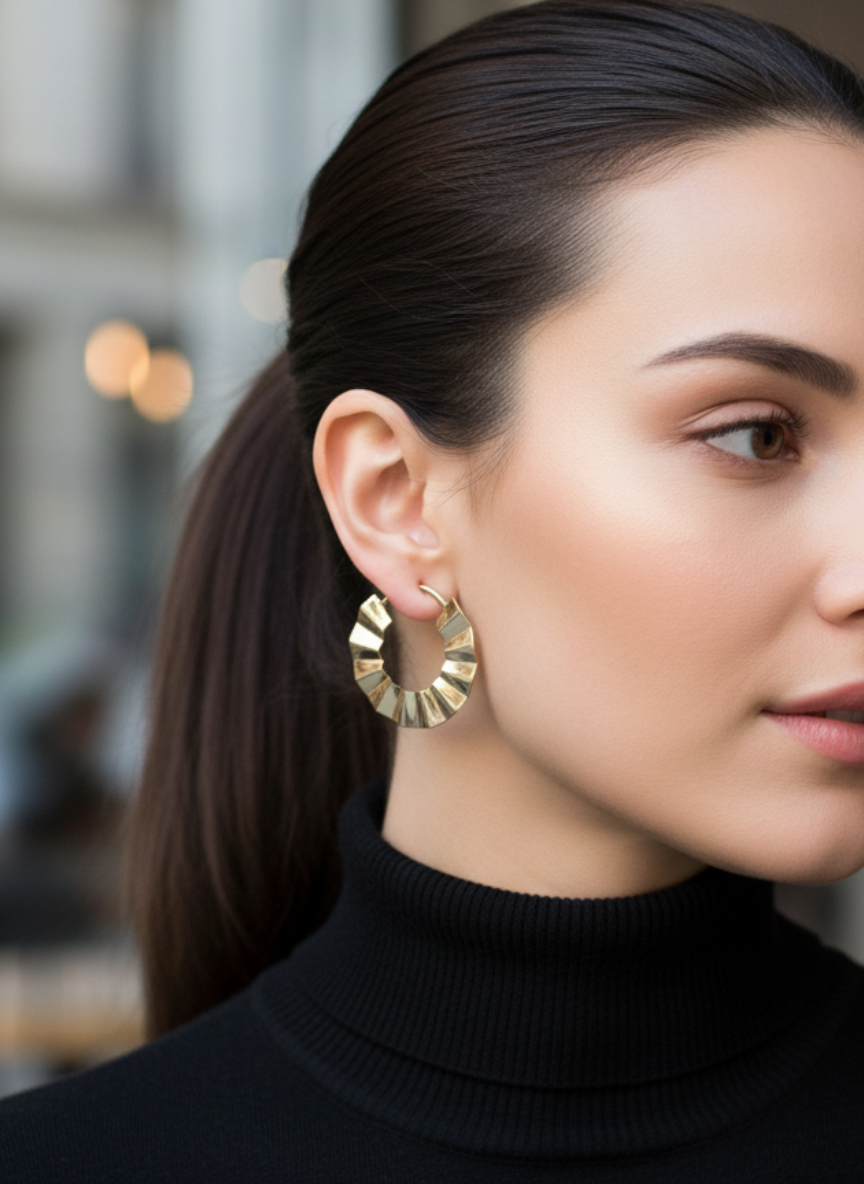 💛 Argollas Doradas con Textura de Abanico  ¡Recibe GRATIS su Estuche de Regalo!💛