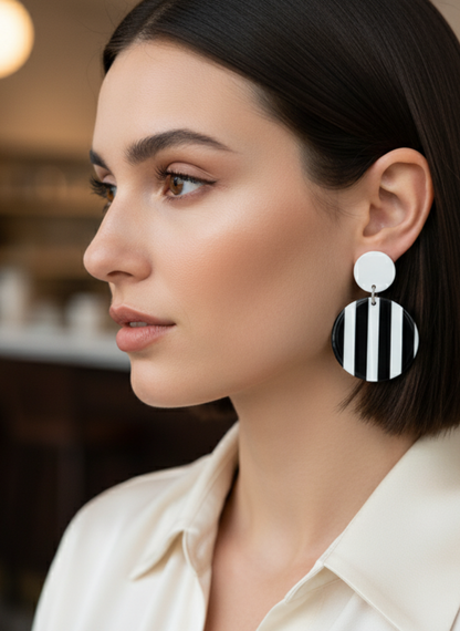 ✨ Aros Círculos Rayas B/N ¡Recibe GRATIS su Estuche de Regalo!🖤🤍