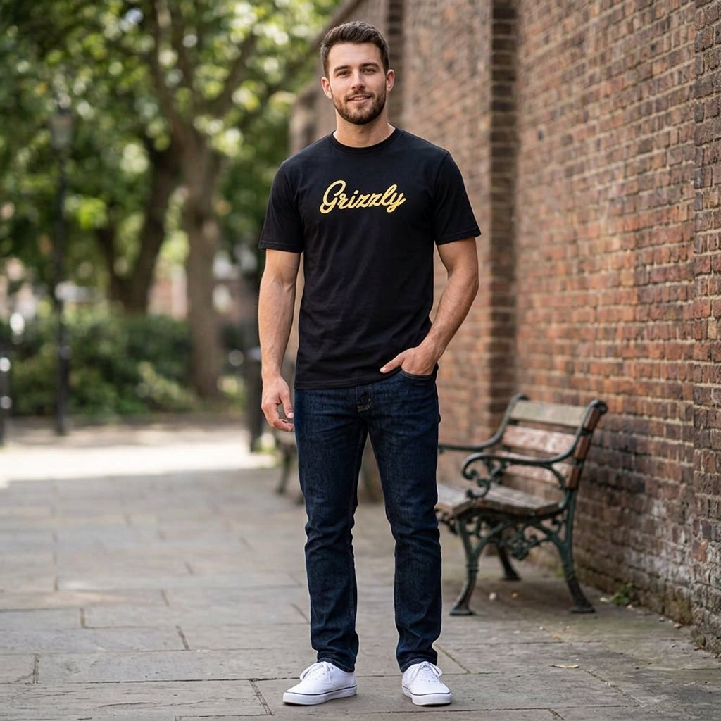 Polera Hombre Grizzly Griptape Print Script Logo Amarillo Negro