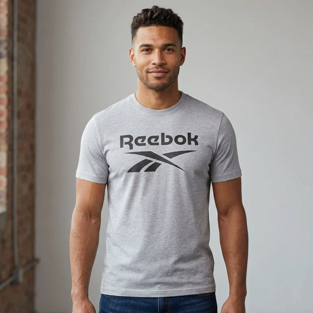 Polera Hombre Reebok Deportiva Algodón Logo Frontal Gris Melange