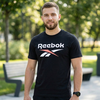 Polera Hombre Reebok Deportiva Algodón Logo Frontal Negra