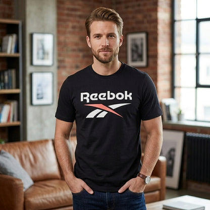 Polera Hombre Reebok Deportiva Algodón Logo Frontal Negra