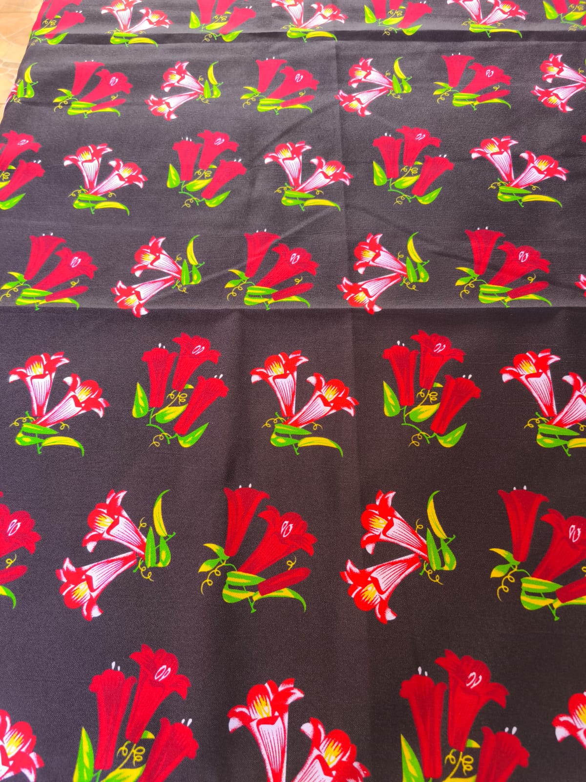 🥀 Mantel Fiestas Patrias Diseño Copihues - Género 150x200cms